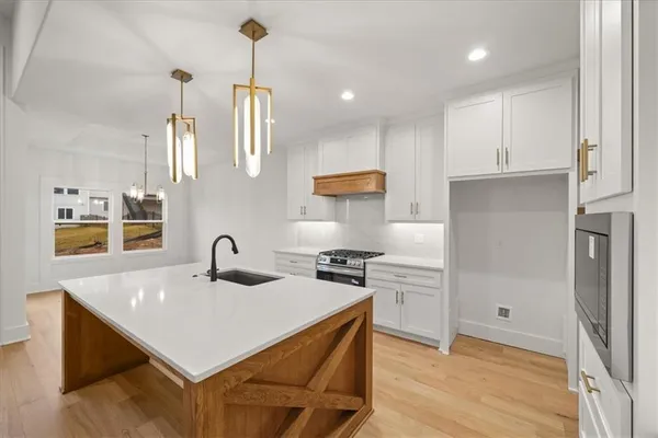 $499,000 | 718 Northeast Lone Hill Drive, Unit A, Lee's Summit, MO 64064