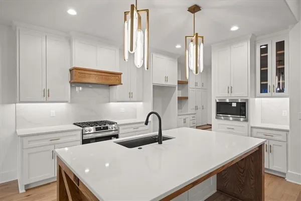 $499,000 | 718 Northeast Lone Hill Drive, Unit A, Lee's Summit, MO 64064