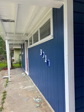 a view of a house with a garage