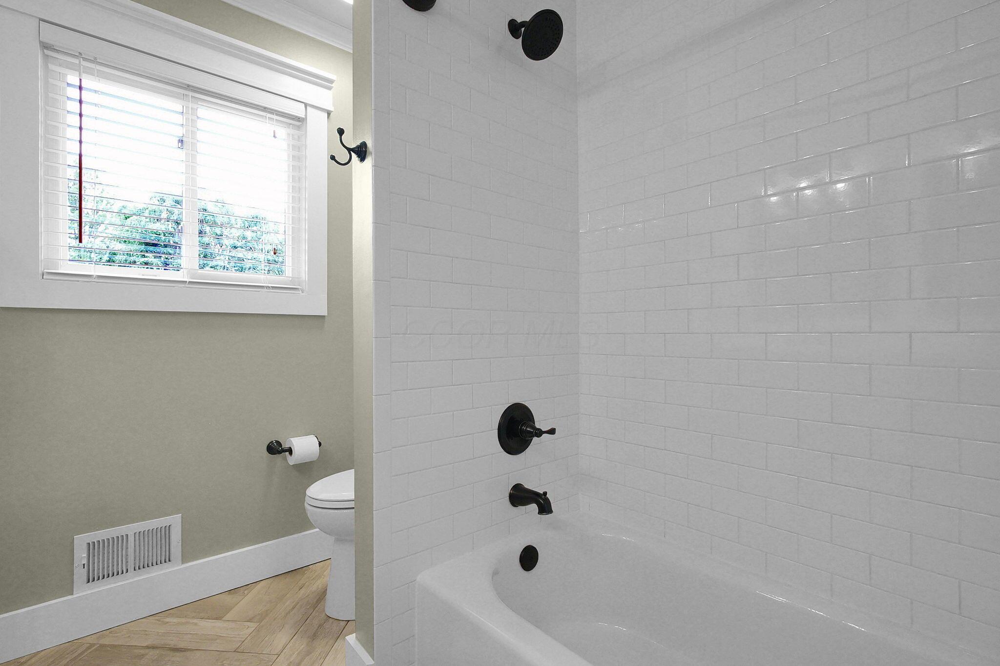 2737 Cranford Road Columbus, OH 43221 - Photo 12 of 44 2737 Cranford Realtor BethanyB full bath