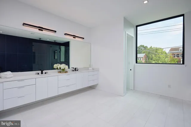 $5,750,000 | 2800 32nd Street Northwest, Washington, DC 20008