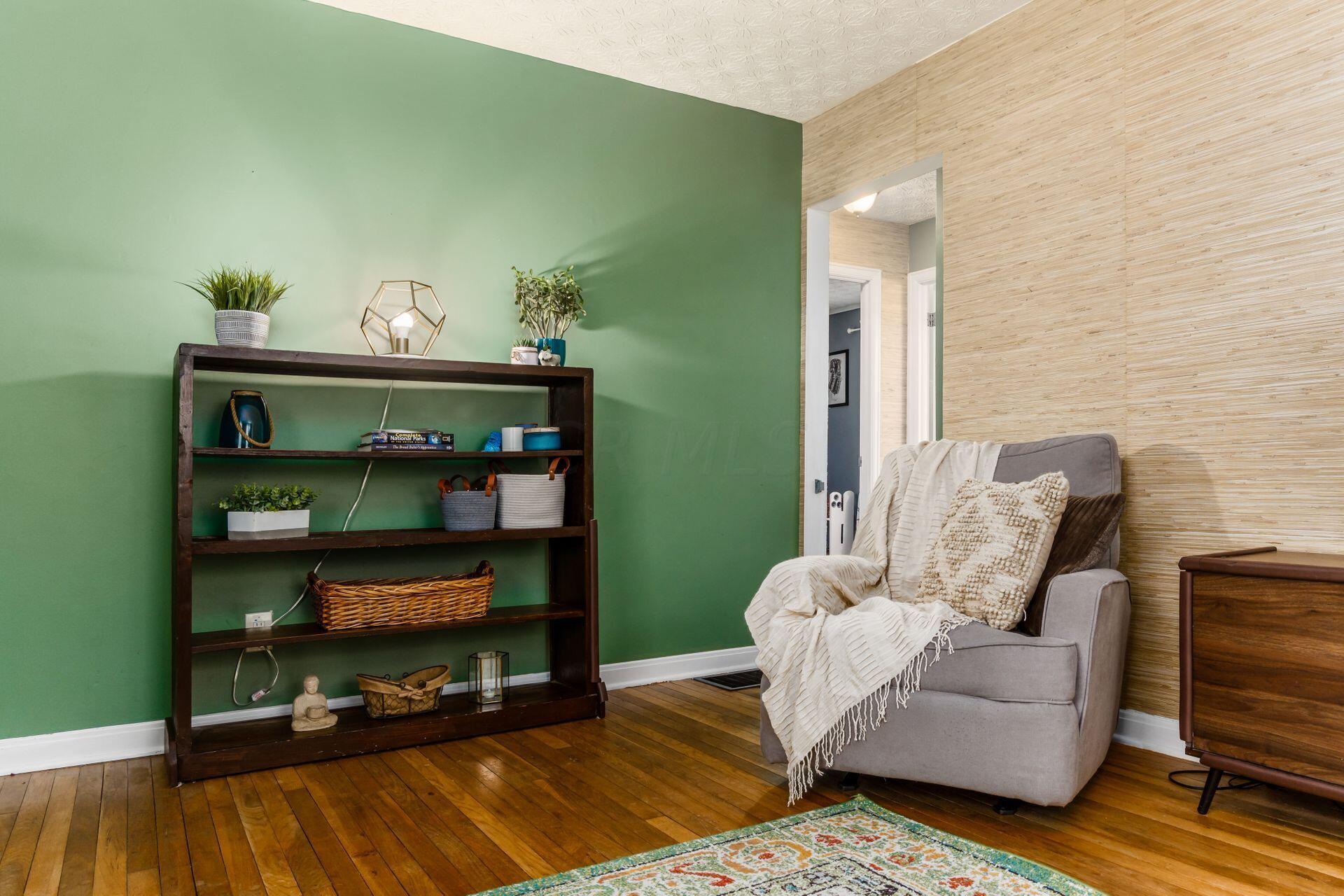 3114 Karl Road Columbus, OH 43224 - Photo 11 of 50 Living Room
