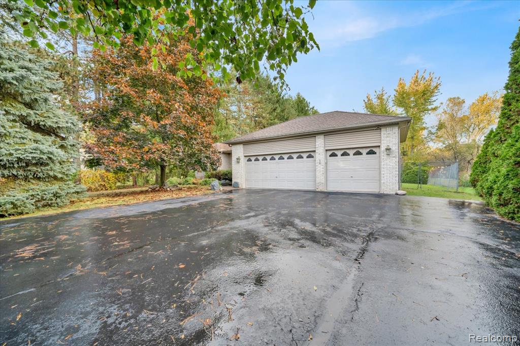 1370 South Boulevard Rochester, MI 48309 - Photo 4 of 65