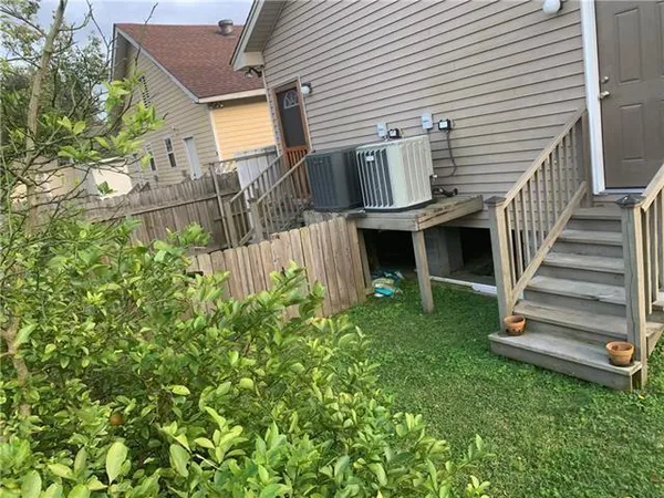$1,400 | 2627 Acacia Street, New Orleans, LA 70122