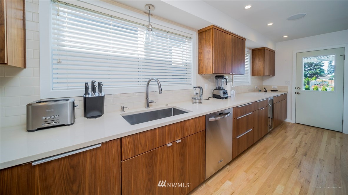 414 Rockefeller Avenue Everett, WA 98201 - Photo 7 of 23 Gallery Image 7