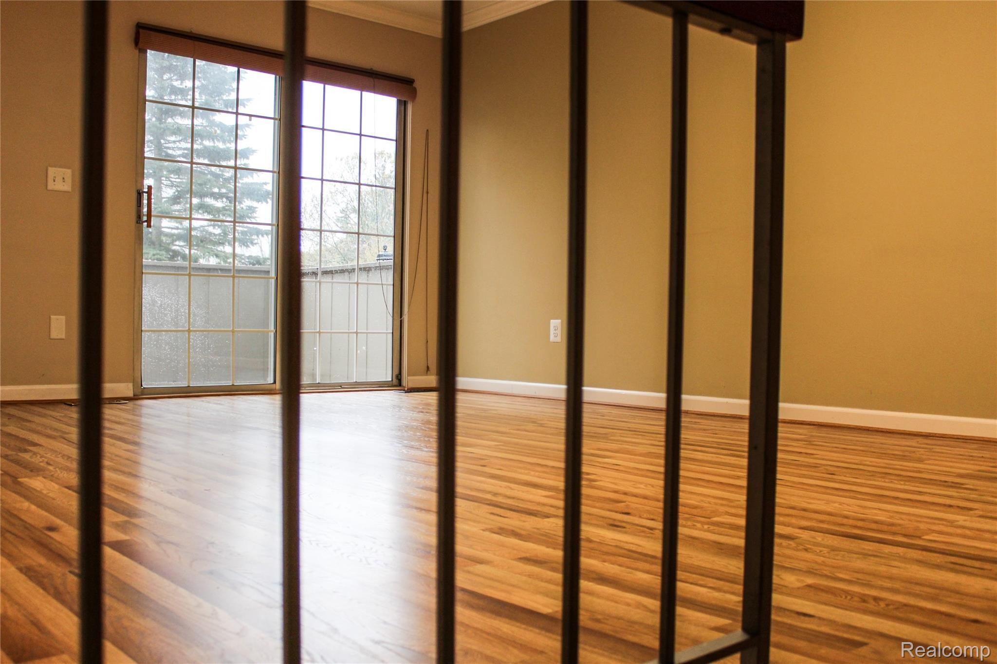 1462 Knights Ridge Court Rochester, MI 48306 - Photo 10 of 49 Family room 3.jpg