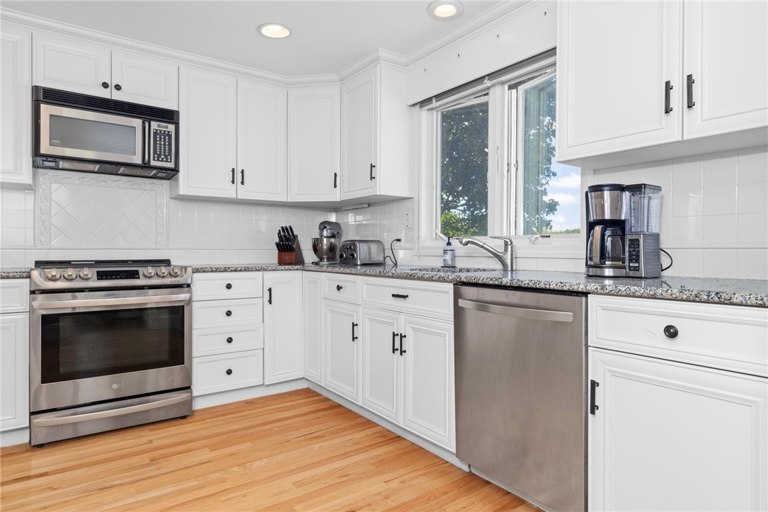 331 3rd Beach Road Middletown, RI 02842 - Photo 24 of 44