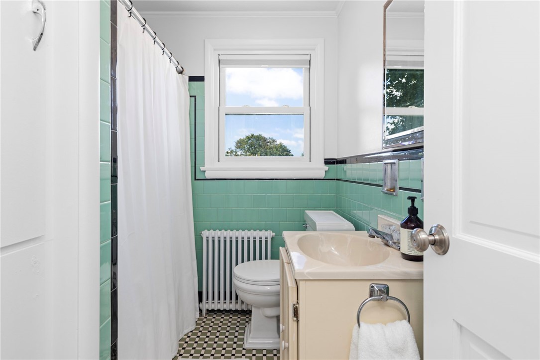 331 3rd Beach Road Middletown, RI 02842 - Photo 33 of 44