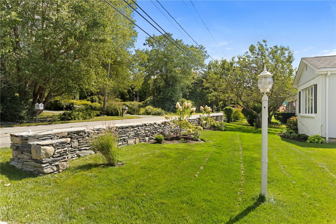 331 3rd Beach Road Middletown, RI 02842 - Photo 7 of 44