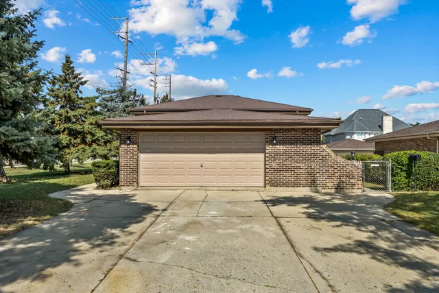 $429,900 | 1750 West Woodland Avenue, Addison, IL 60101