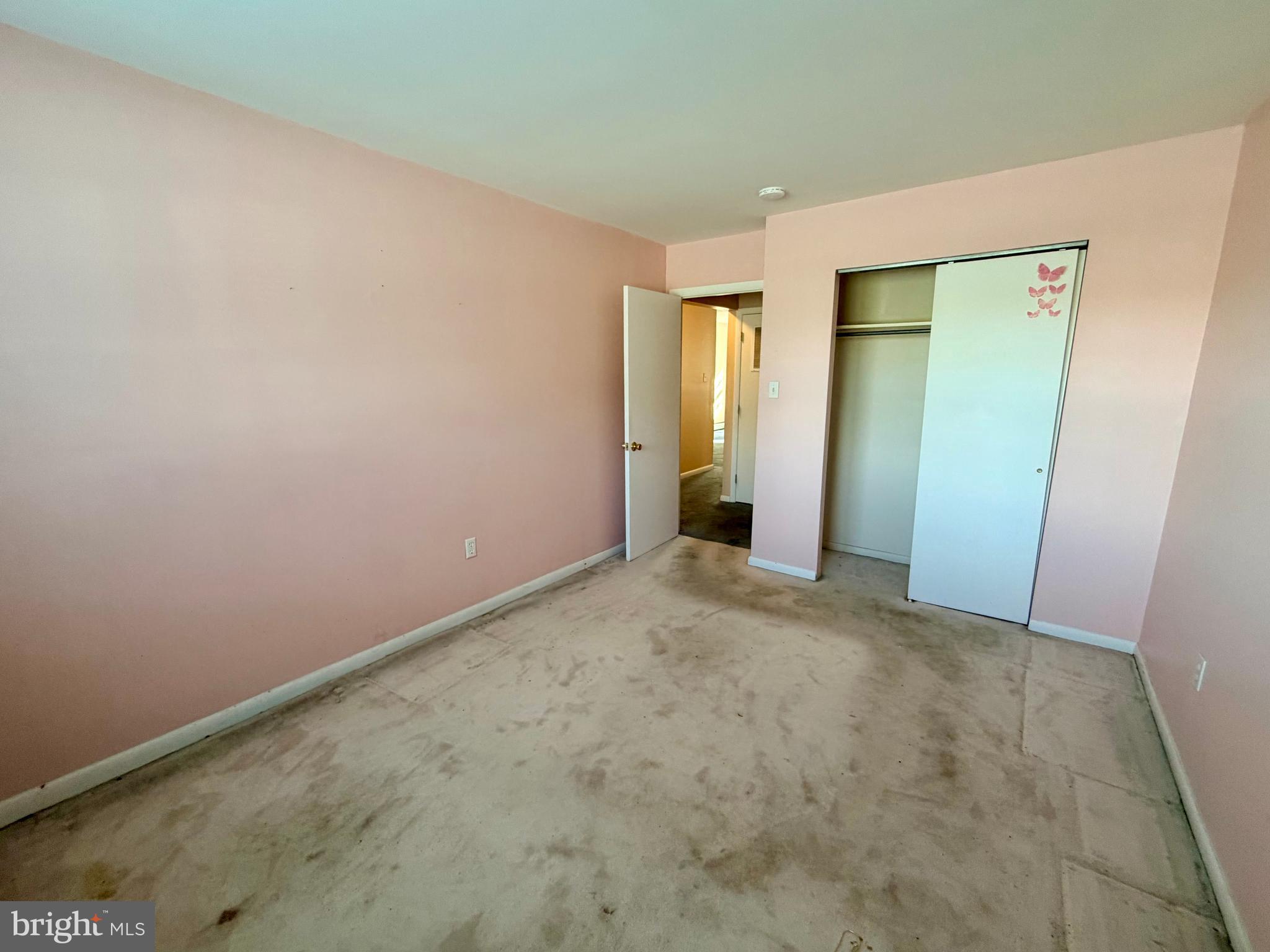 4701 Pennell Road, Unit H3 Aston, PA 19014 - Photo 12 of 18 an empty room with closet and mirror