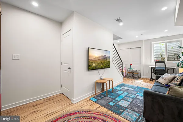 $2,900 | 1825 Carpenter Street, Unit A, Philadelphia, PA 19146