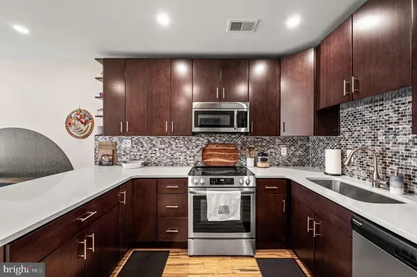 $2,900 | 1825 Carpenter Street, Unit A, Philadelphia, PA 19146