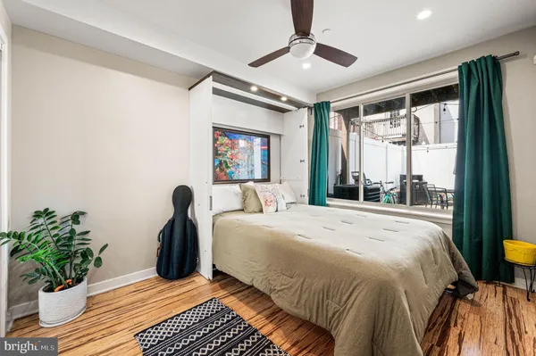 $2,900 | 1825 Carpenter Street, Unit A, Philadelphia, PA 19146