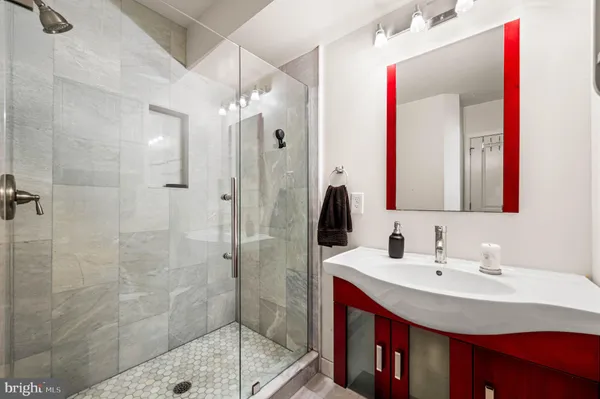 $2,900 | 1825 Carpenter Street, Unit A, Philadelphia, PA 19146