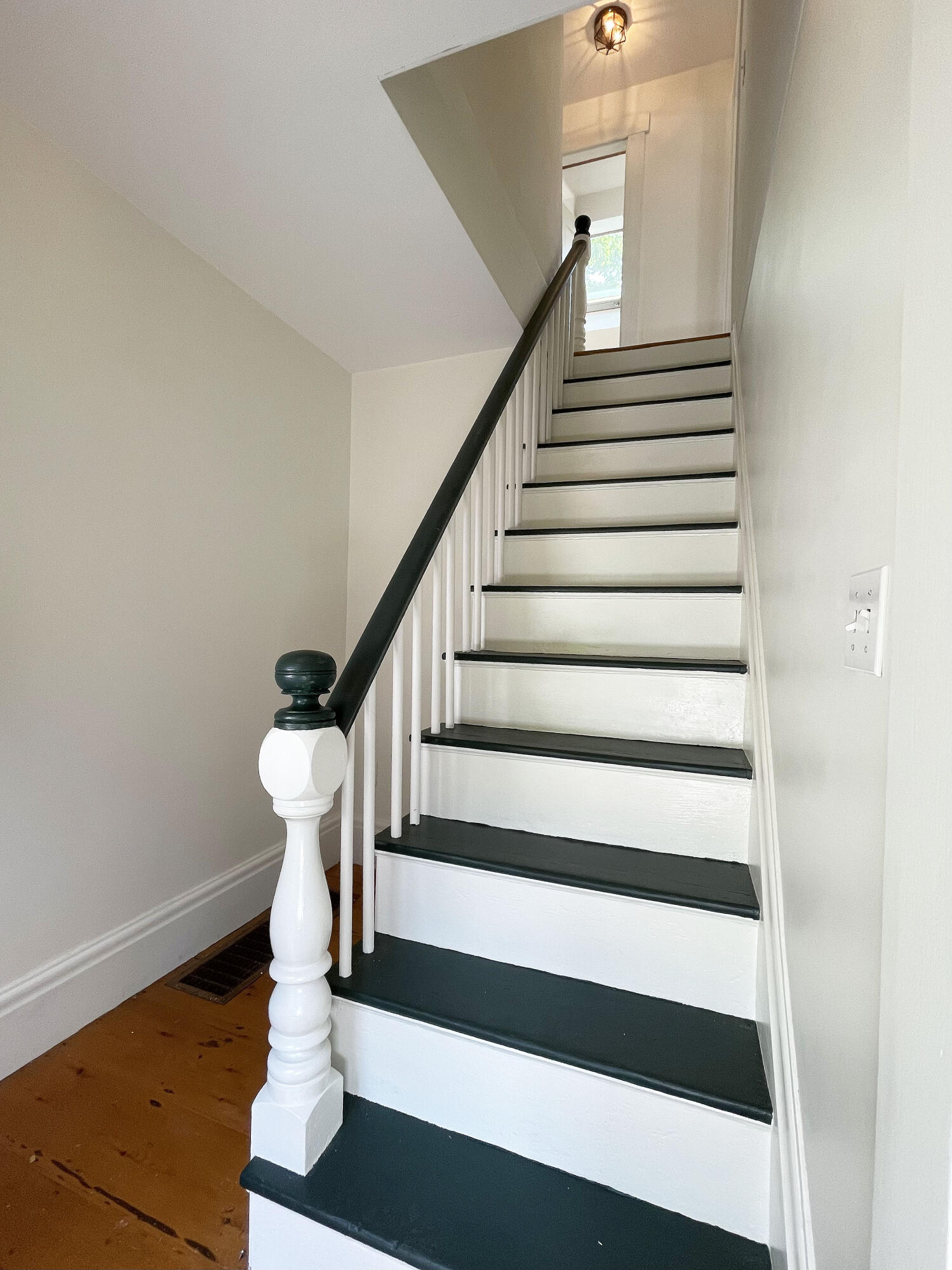 16 Brooklyn Heights Road Thomaston, ME 04861 - Photo 26 of 62 Foyer3