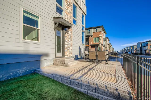 a view of a house with backyard and deck