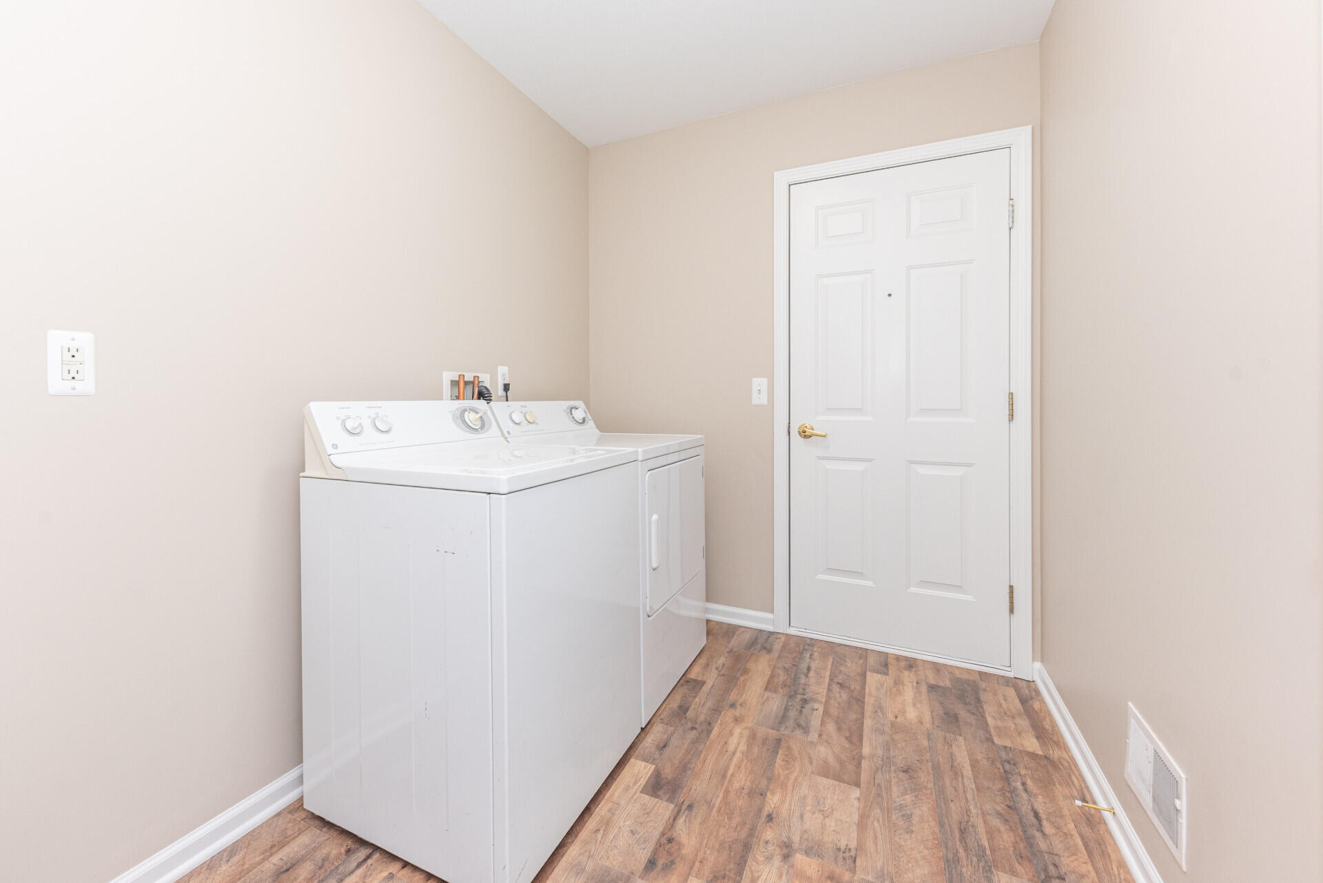 3923 Bridle Pass Ann Arbor, MI 48108 - Photo 25 of 50 Laundry