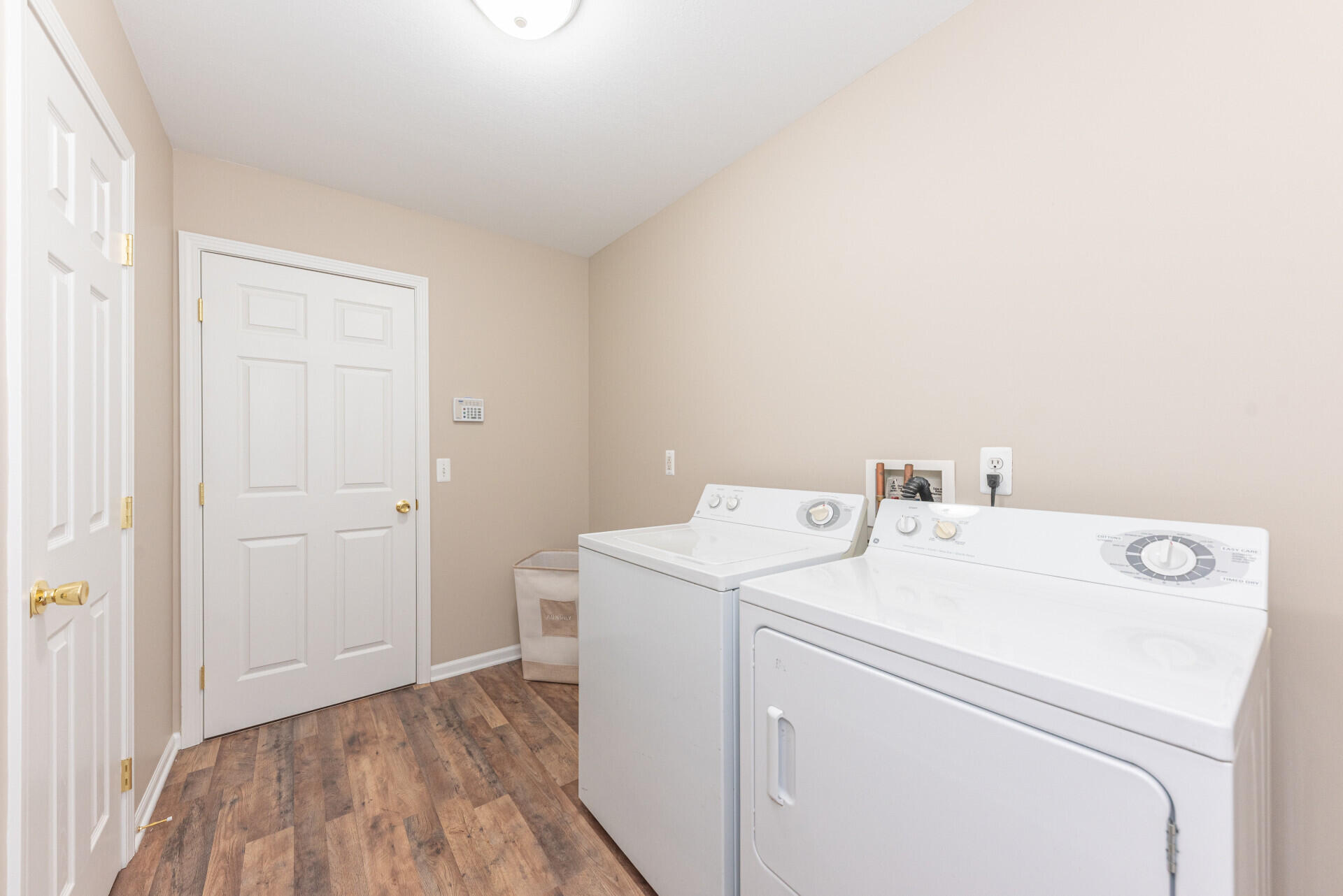 3923 Bridle Pass Ann Arbor, MI 48108 - Photo 26 of 50 Laundry