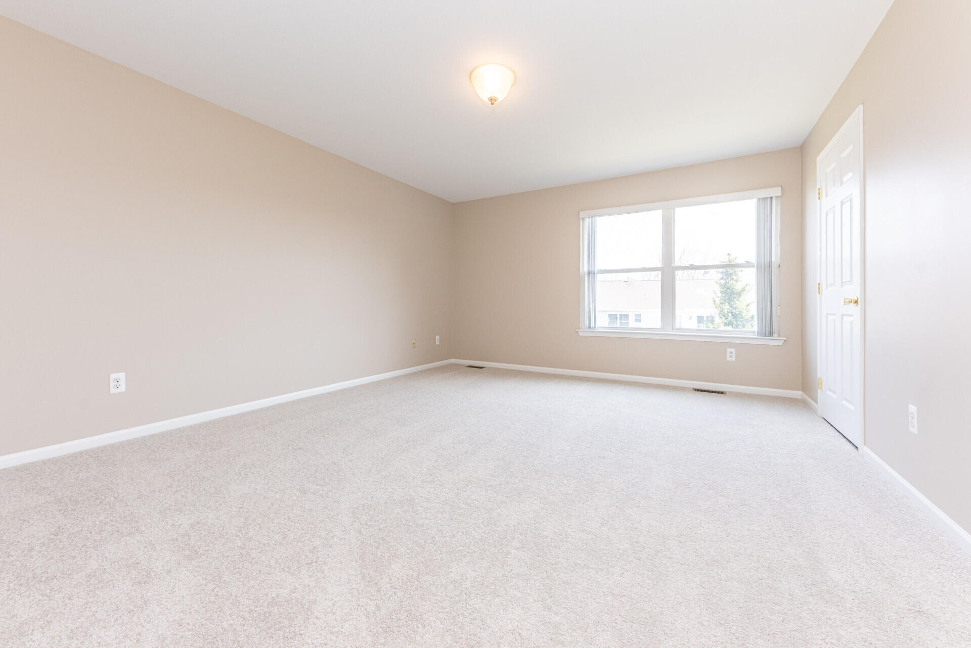 3923 Bridle Pass Ann Arbor, MI 48108 - Photo 29 of 50 Primary Bedroom