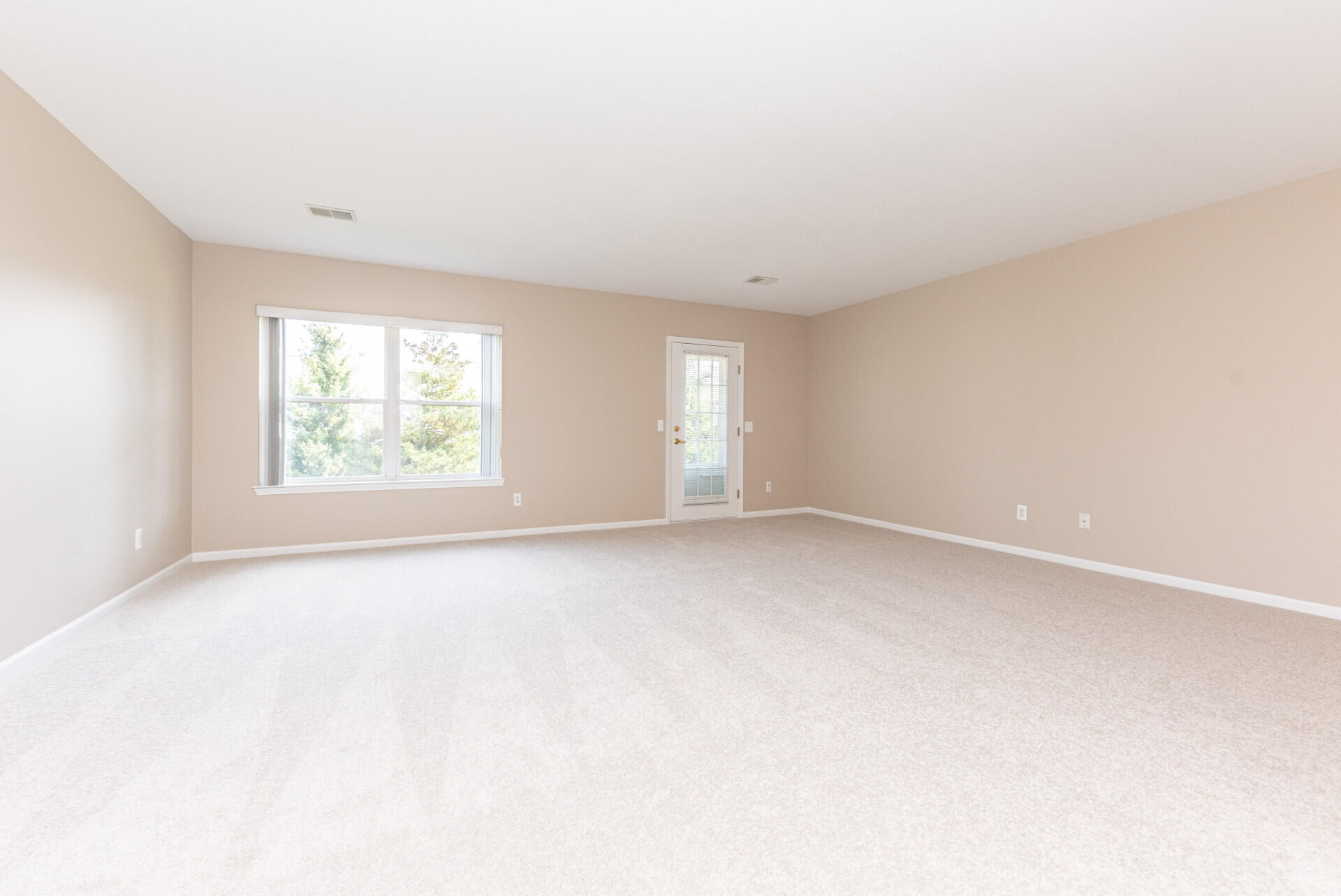 3923 Bridle Pass Ann Arbor, MI 48108 - Photo 35 of 50 Basement Livingroom
