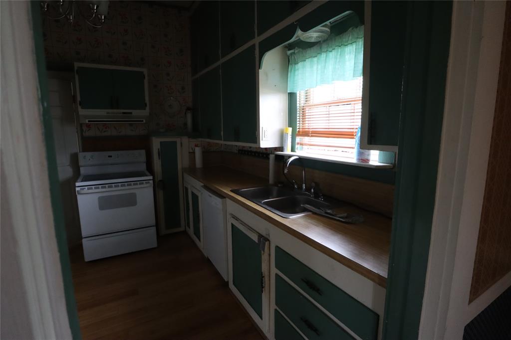431 Walnut Street Ranger, TX 76470 - Photo 22 of 37 a kitchen with a stove and a microwave