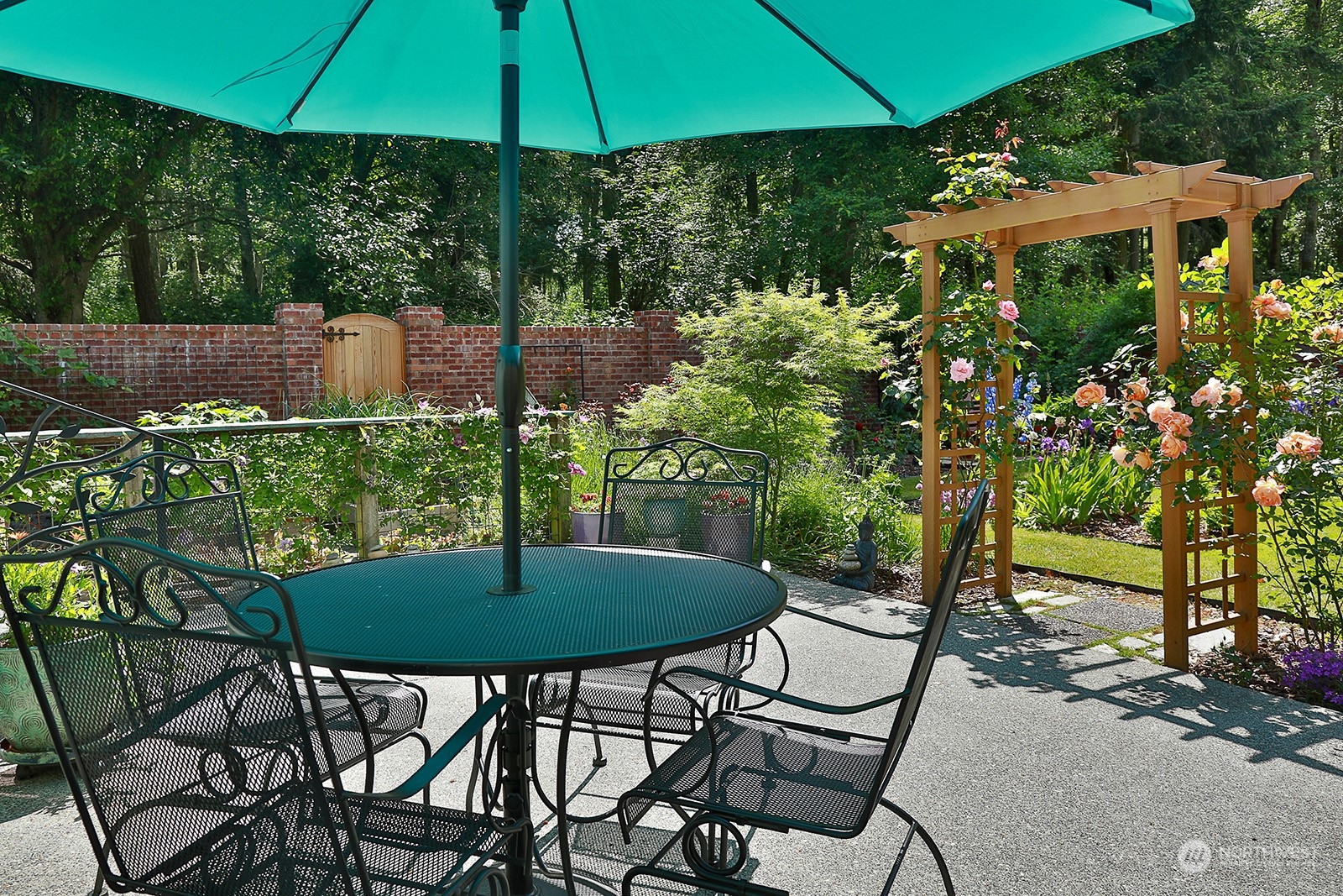 6501 Wahl Road Freeland, WA 98249 - Photo 29 of 40 a backyard of a house with table and chairs under an umbrella