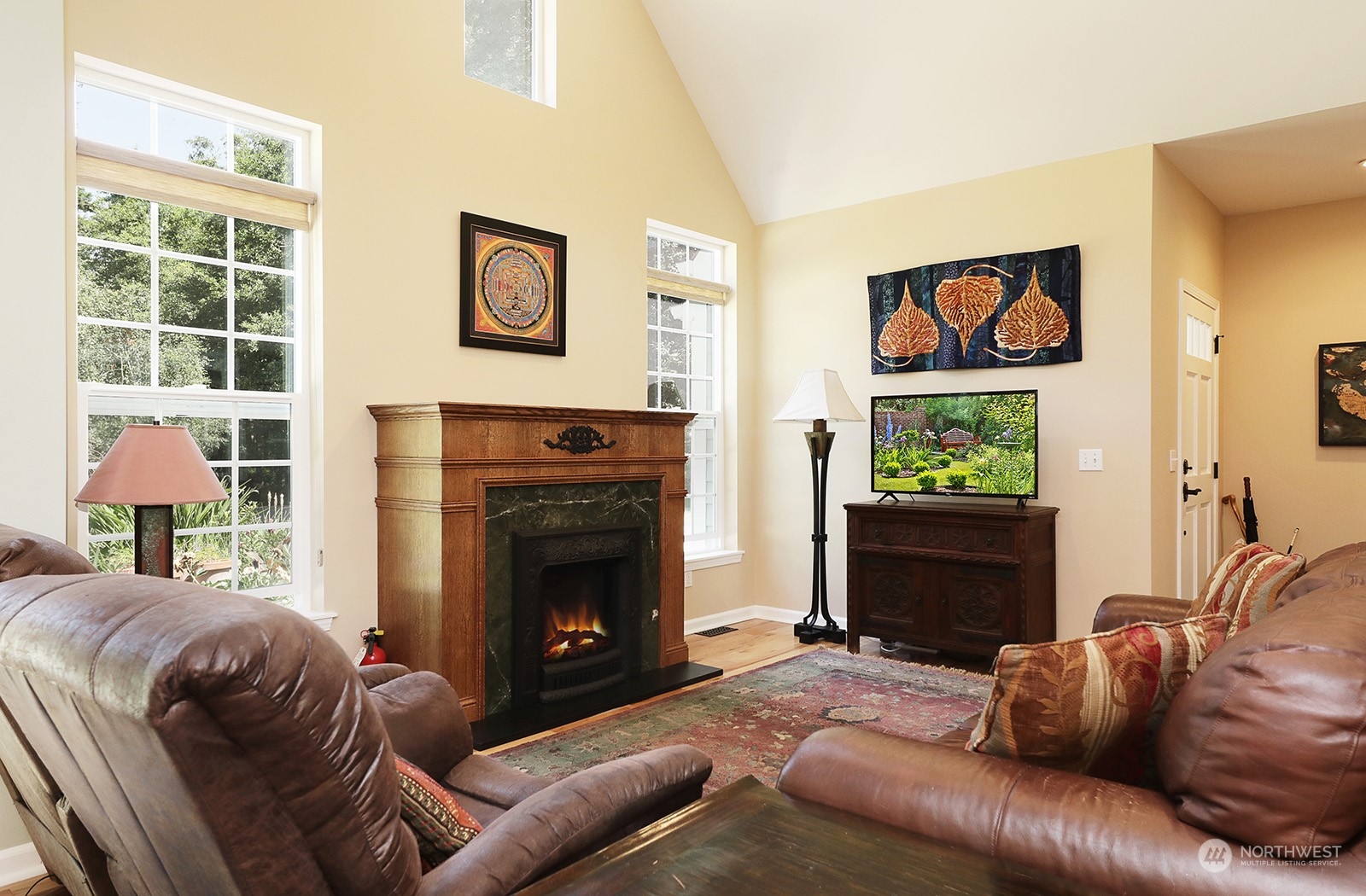 6501 Wahl Road Freeland, WA 98249 - Photo 4 of 40 a living room with furniture and a fireplace
