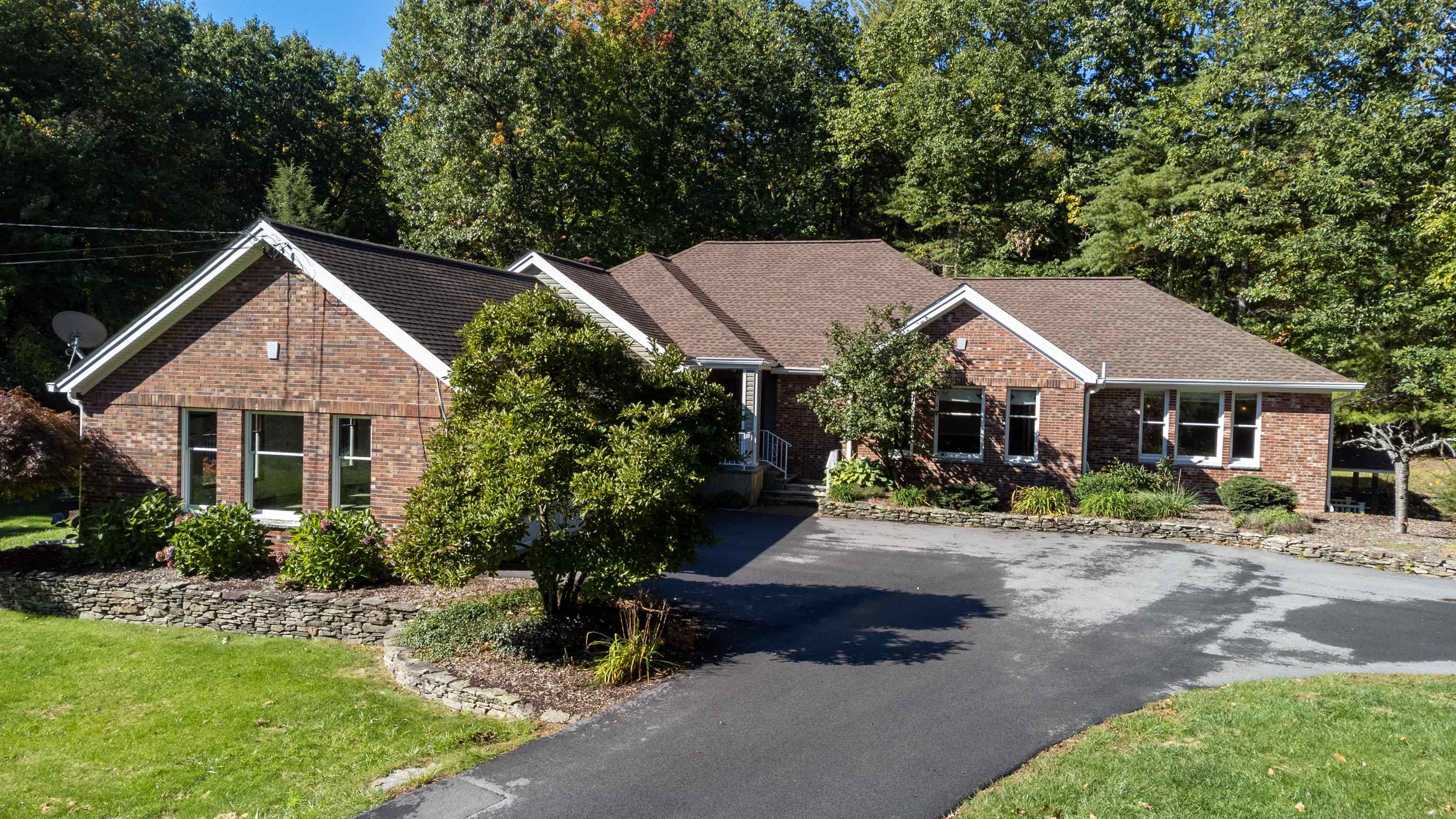 69 Deacon Lane Hollis, NH 03049 - Photo 1 of 40