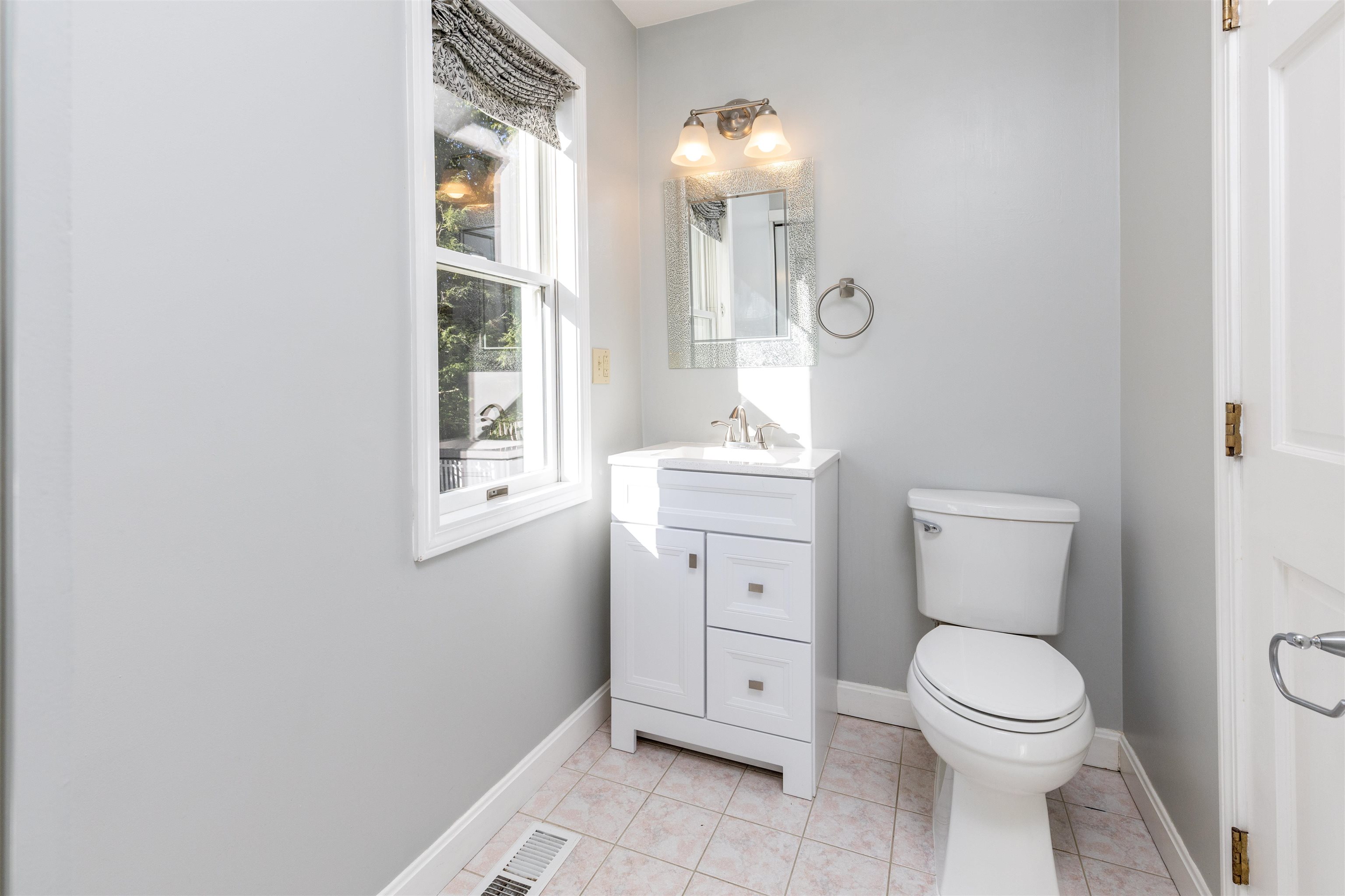 69 Deacon Lane Hollis, NH 03049 - Photo 12 of 40