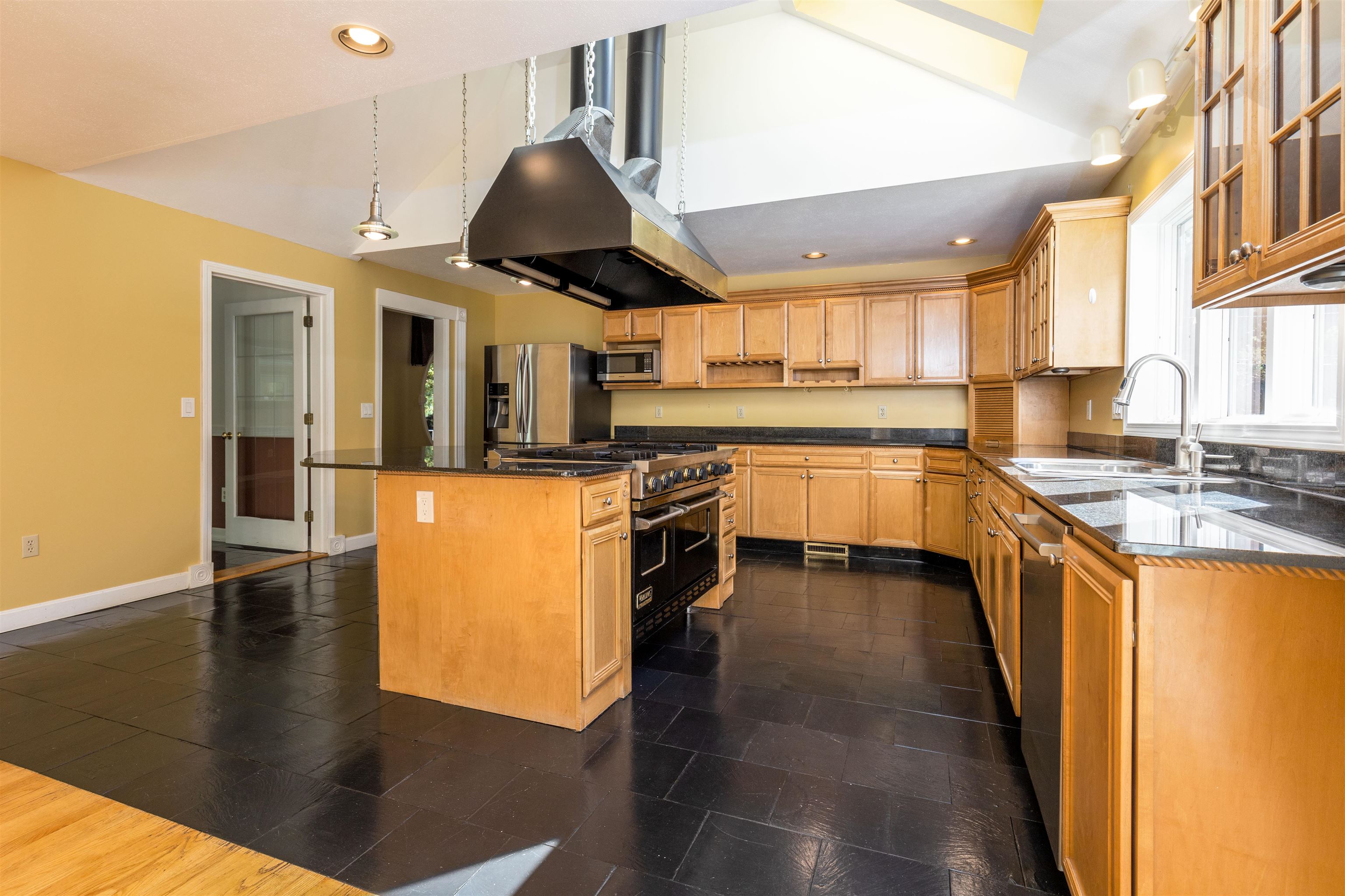 69 Deacon Lane Hollis, NH 03049 - Photo 16 of 40