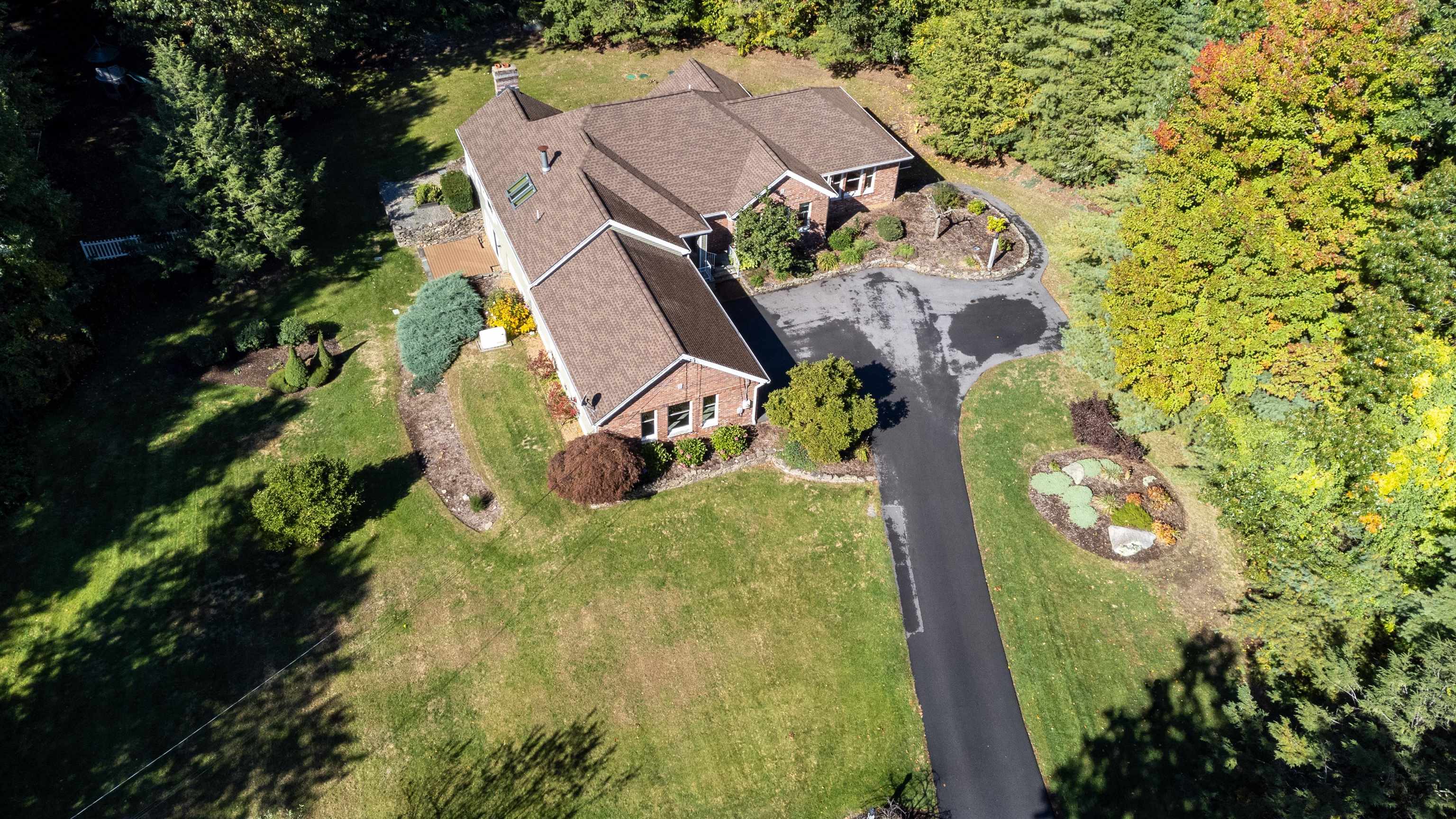 69 Deacon Lane Hollis, NH 03049 - Photo 2 of 40