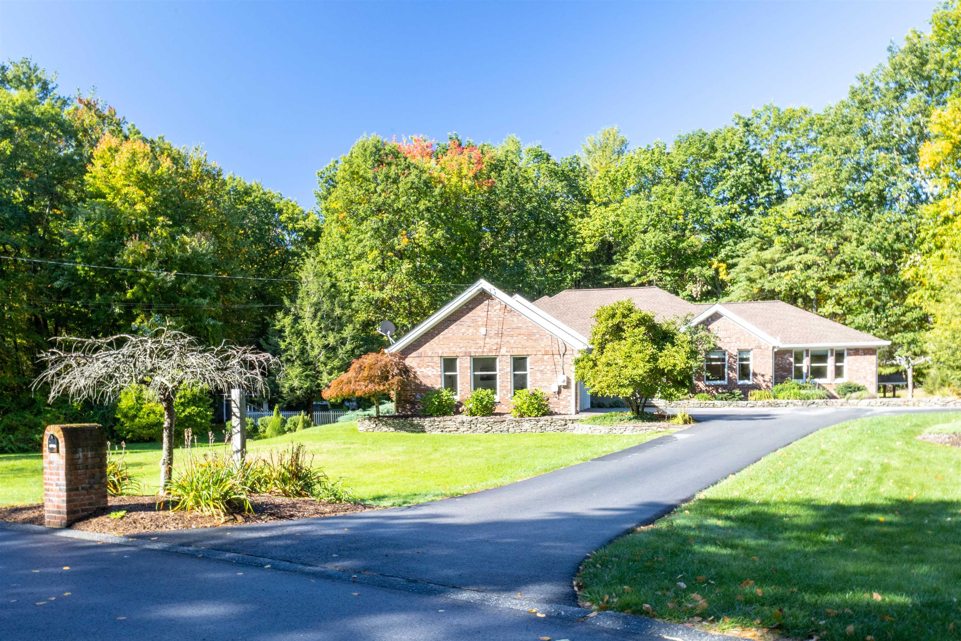 69 Deacon Lane Hollis, NH 03049 - Photo 9 of 40