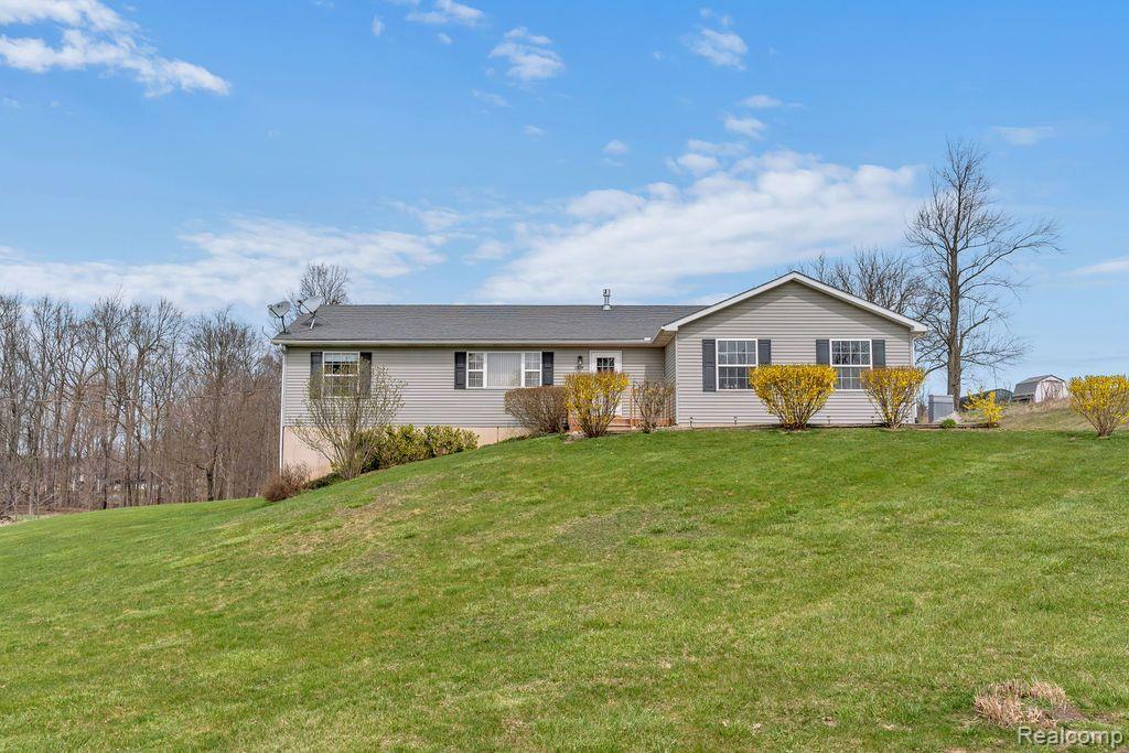 5814 West Hayner Road Fowlerville, MI 48836 - Photo 2 of 32 Gallery Image 2