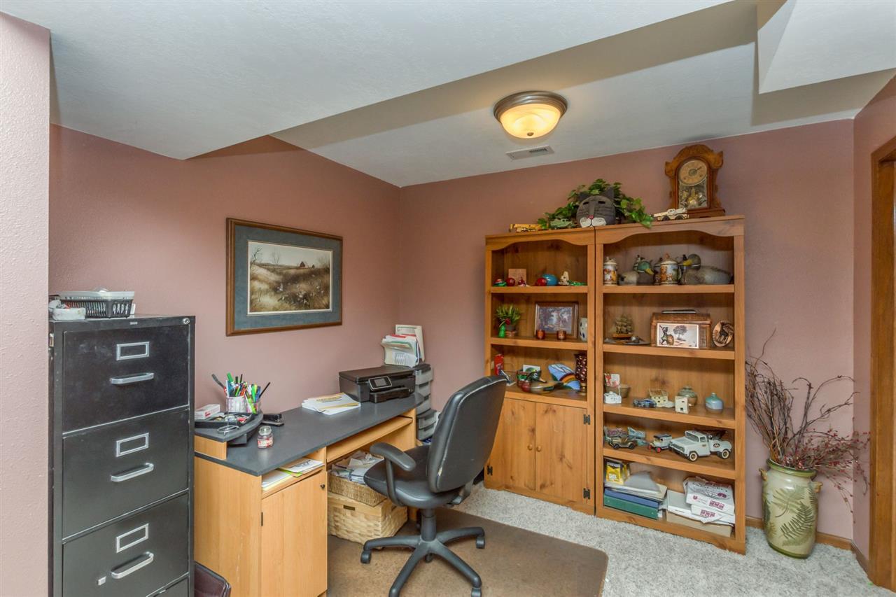 229 East Terrace Drive Center Point, IA 52213 - Photo 23 of 28 Gallery Image 23