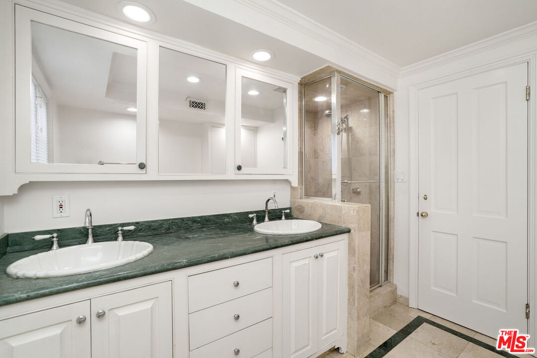 5360 Bothwell Road Tarzana, CA 91356 - Photo 18 of 22