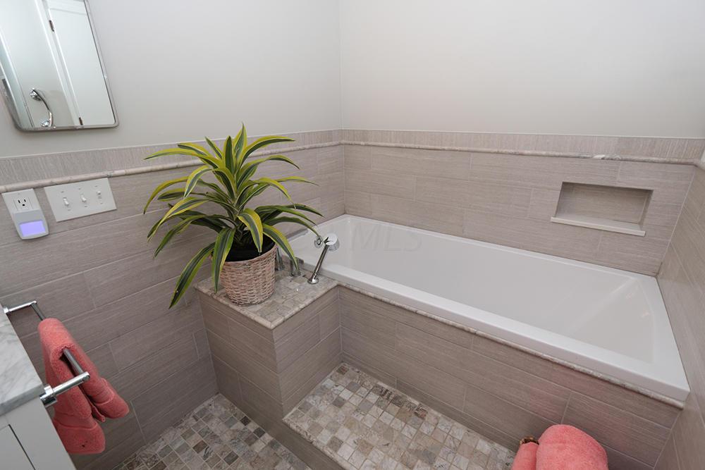 2667 Canterbury Road Columbus, OH 43221 - Photo 37 of 69