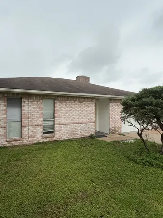 $1,800 | 6122 South Greenpark Drive, Houston, TX 77072