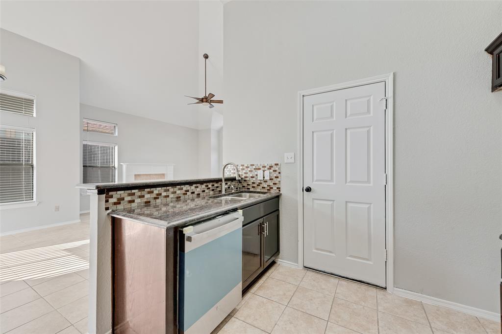 903 Ragland Drive Cedar Hill, TX 75104 - Photo 17 of 33 a kitchen with a stove and a refrigerator