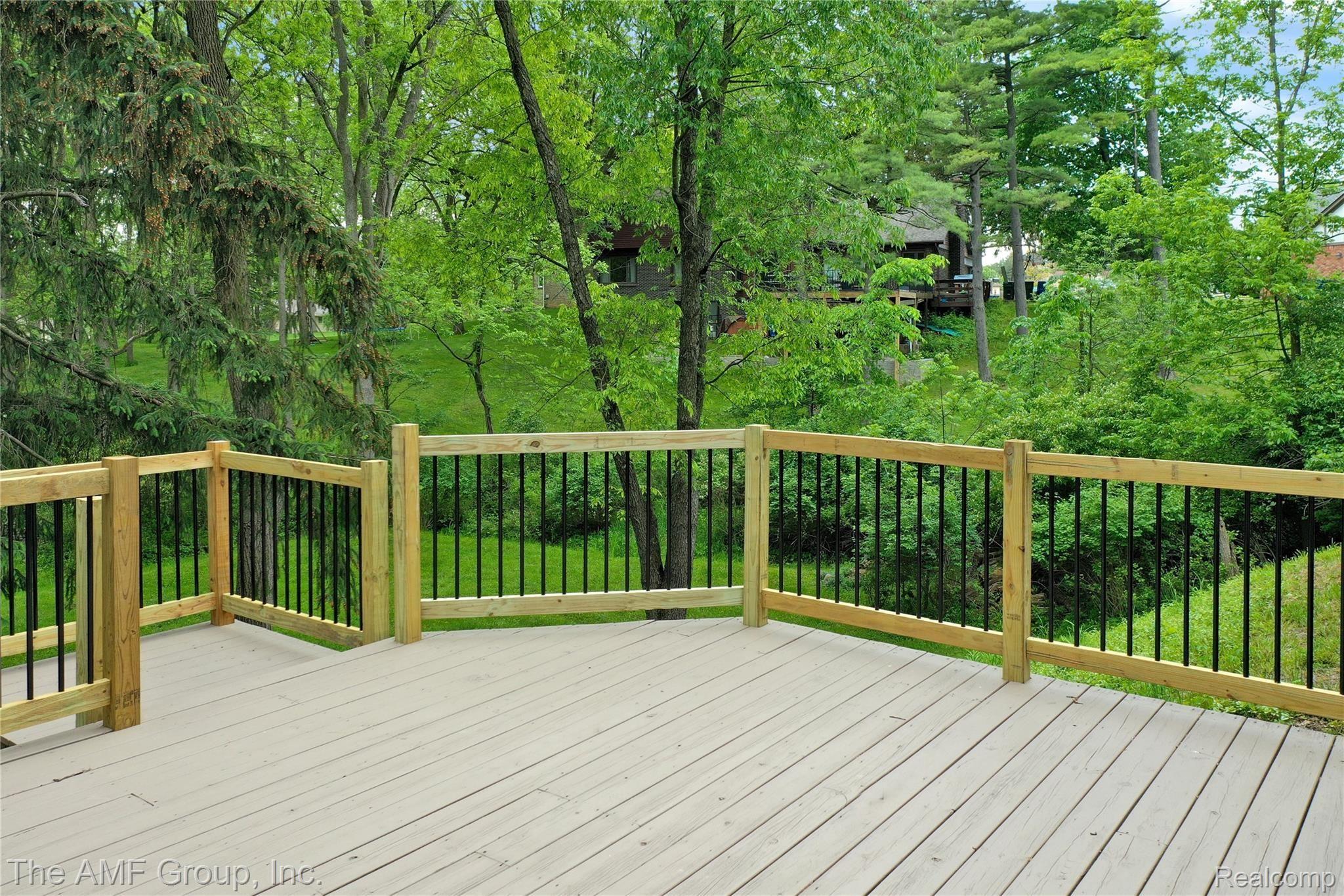 2695 Dutton Road Rochester, MI 48306 - Photo 32 of 41 New railing!