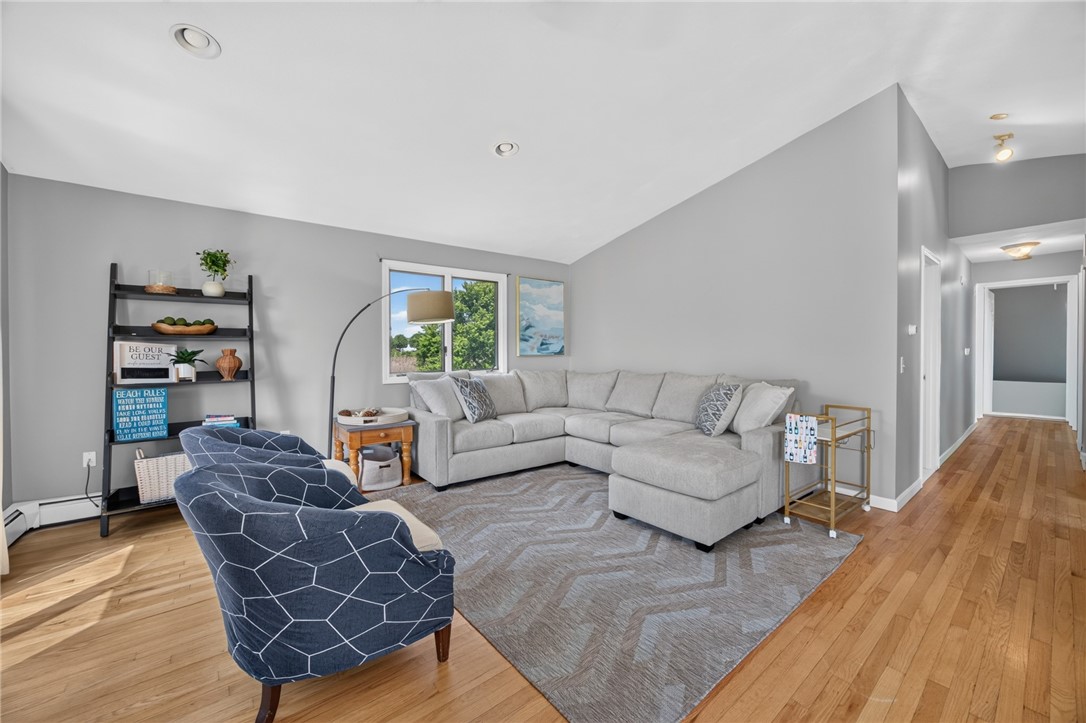8 SW Road Narragansett, RI 02882 - Photo 6 of 42 Top Floor