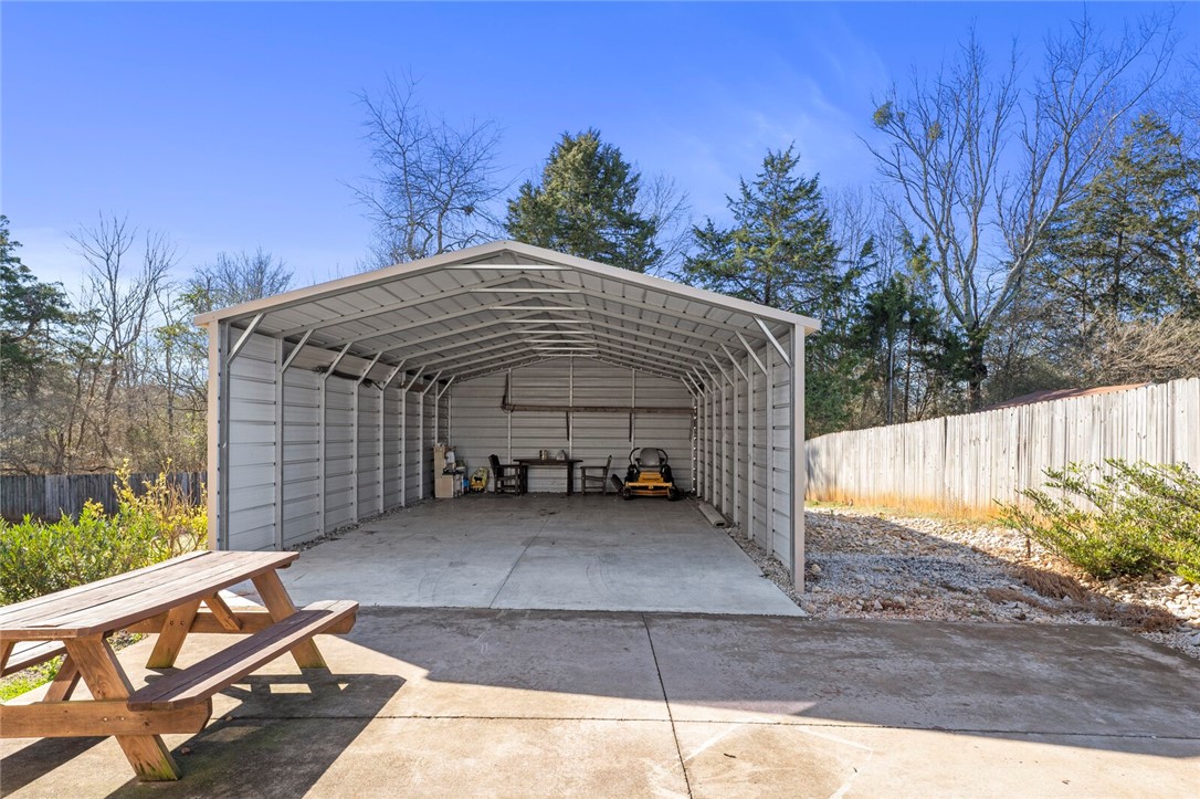 433 Chetola Road Seneca, SC 29672 - Photo 3 of 24 Gallery Image 3