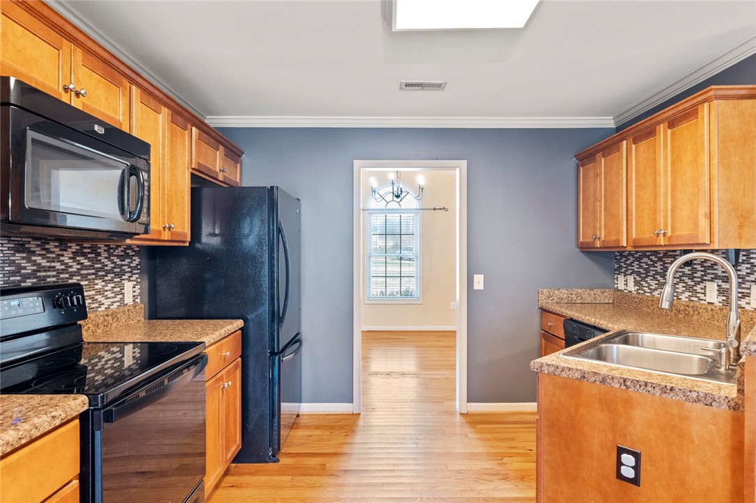 433 Chetola Road Seneca, SC 29672 - Photo 9 of 24 Gallery Image 9