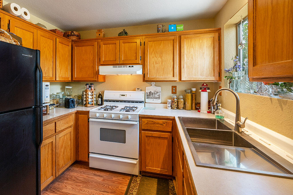 305 Columbus Street Rio Dell, CA 95562 - Photo 4 of 13