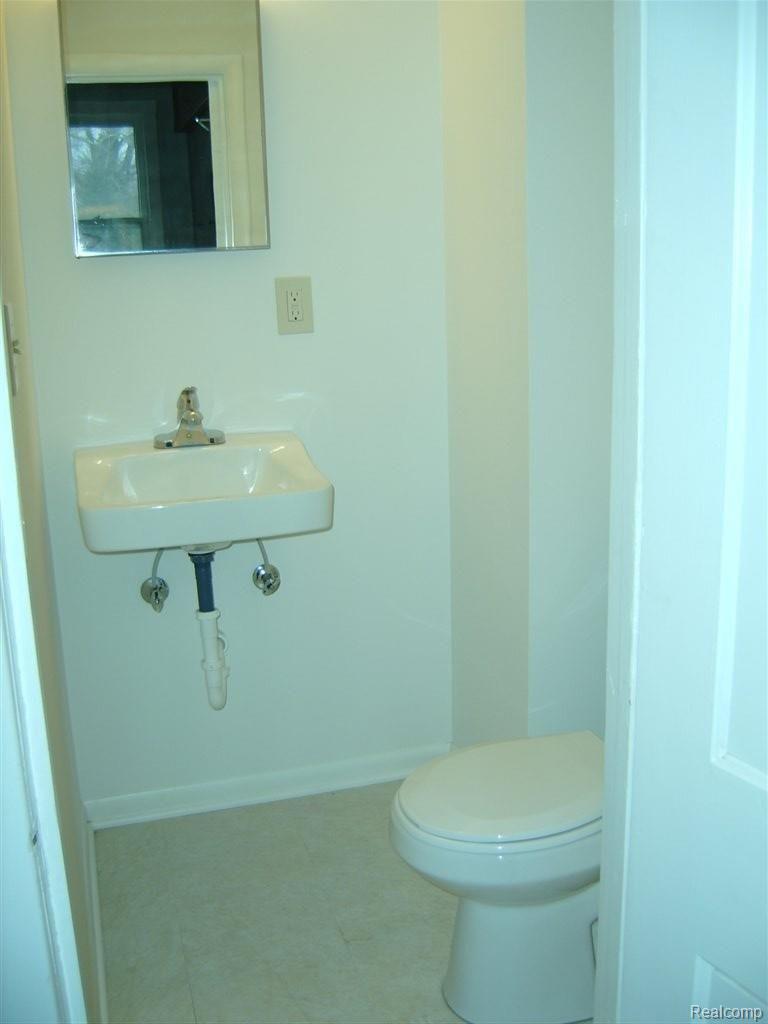 40454 Alden Road Belleville, MI 48111 - Photo 8 of 17 HALF BATH