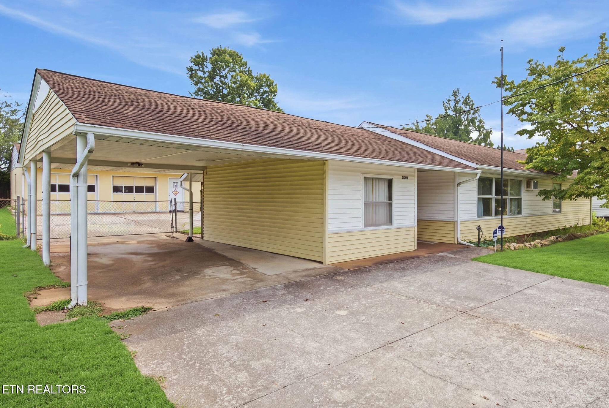 4308 Roaming Road Northwest Knoxville, TN 37912 - Photo 3 of 32 Gallery Image 3