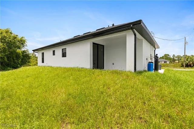 $1,950 | 2711 50th Street West, Lehigh Acres, FL 33971