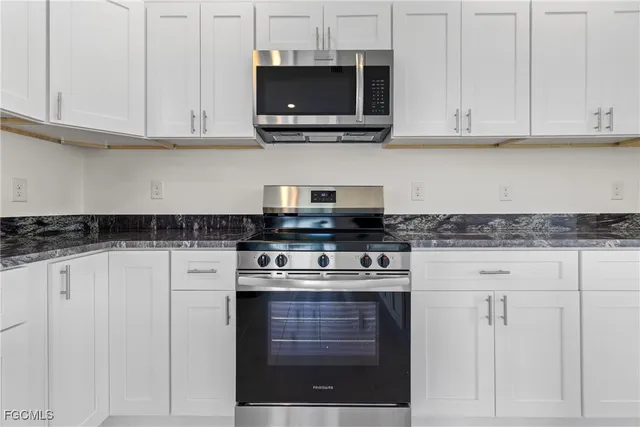 $1,950 | 2711 50th Street West, Lehigh Acres, FL 33971