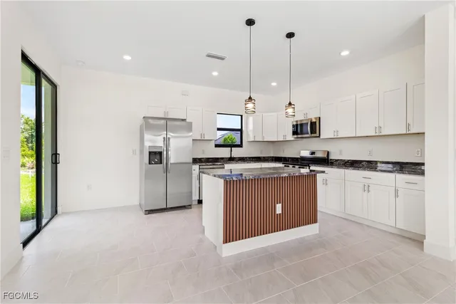 $1,950 | 2711 50th Street West, Lehigh Acres, FL 33971