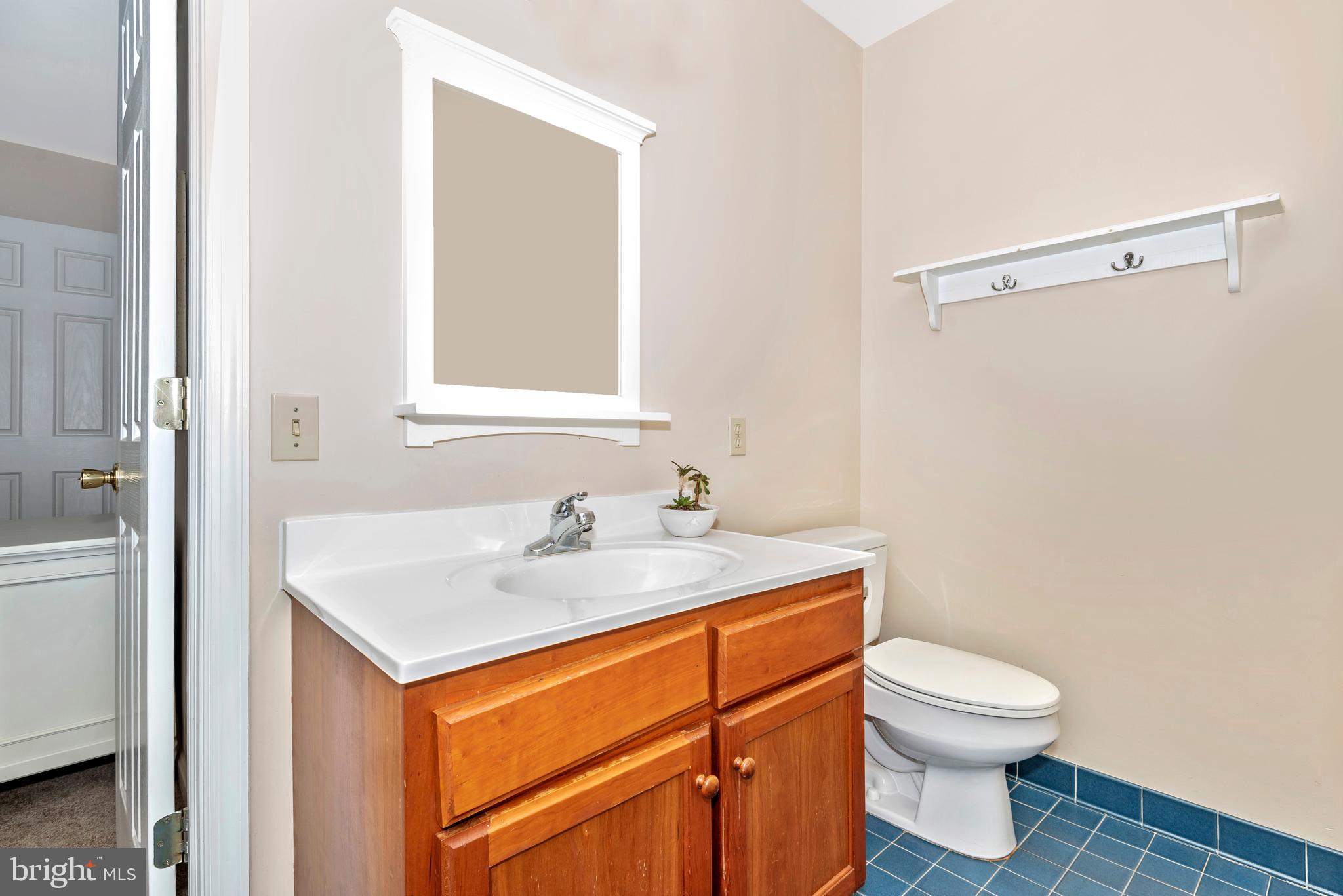 8542 Pete Wiles Road Middletown, MD 21769 - Photo 32 of 77 Main level full bath